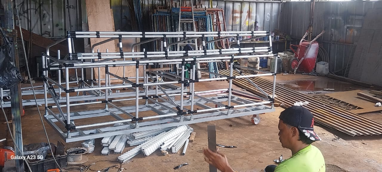 Hasil fabrikasi struktur besi dan baja untuk kebutuhan pabrik