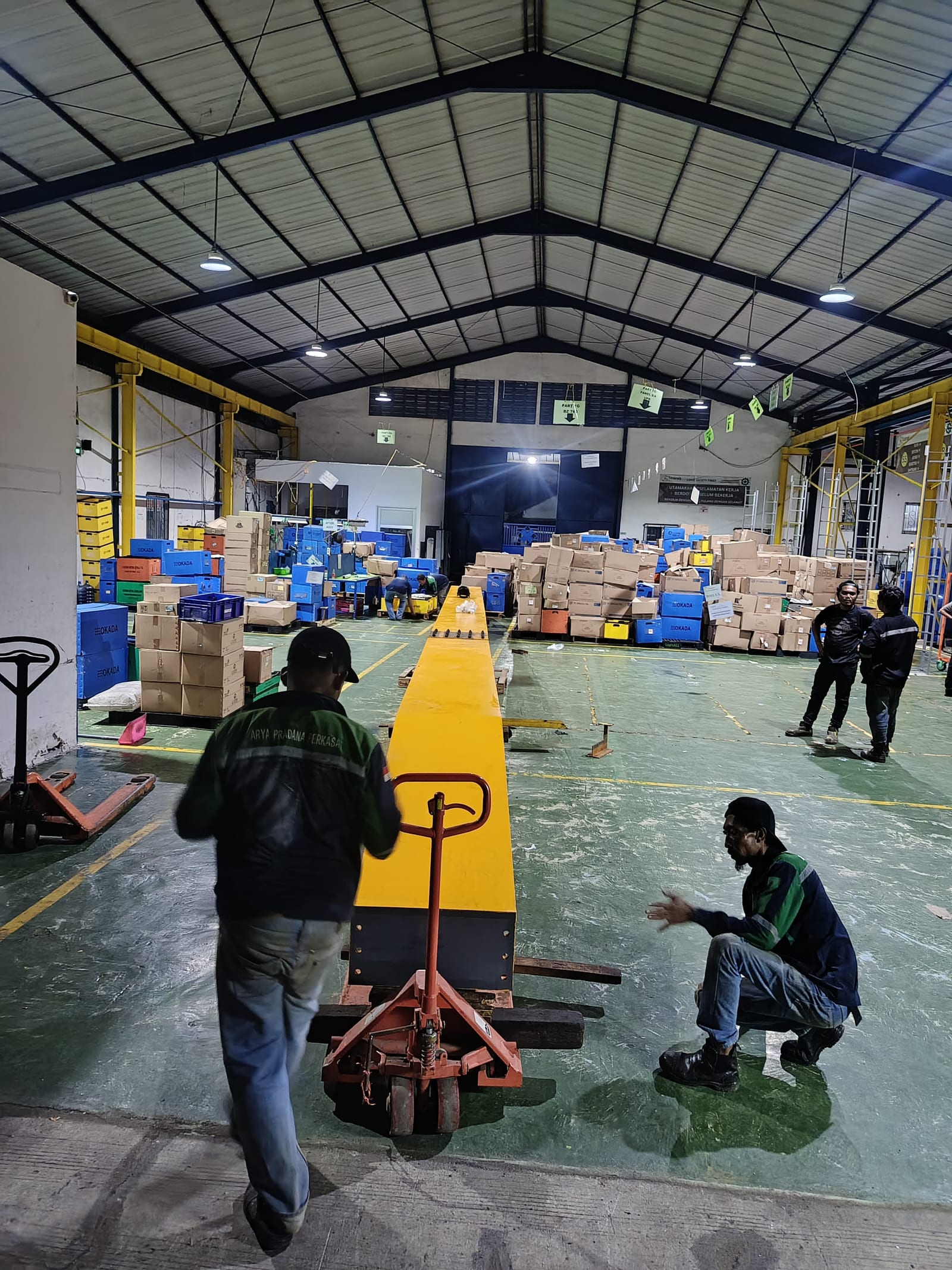 Instalasi overhead crane untuk warehouse dan fasilitas industri